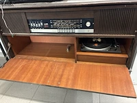 Lot 64 - vintage stereokast met platenspeler - afbeelding 6 van  6