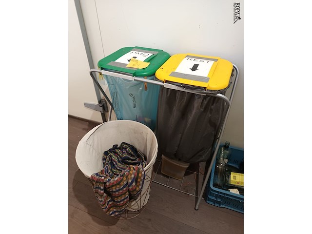 Lot 64 - vuilnismand en vuilniszakhouder - afbeelding 2 van  2
