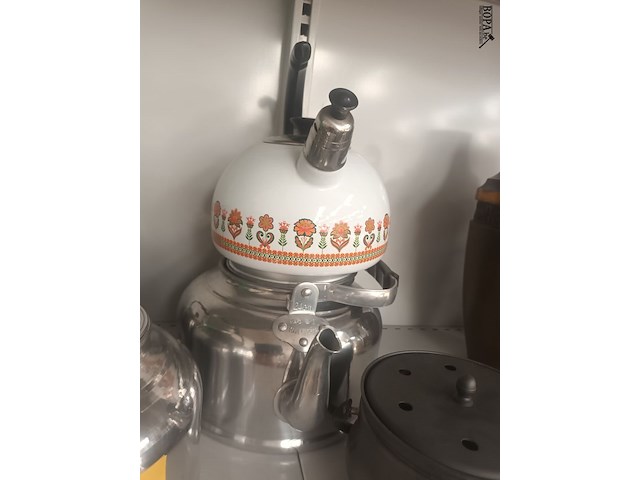 Lot 64 - waterketels en kookpotje - afbeelding 3 van  4