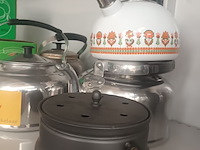 Lot 64 - waterketels en kookpotje - afbeelding 4 van  4