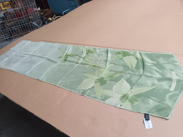 Lot 64 - zijden sjaal trussardi - afbeelding 3 van  3