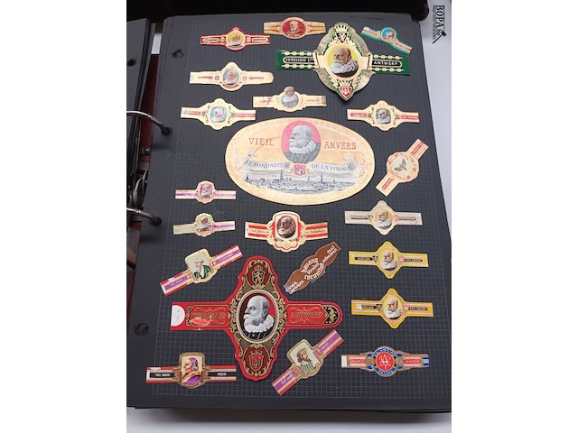 Lot 640 - sigarenbandjes - afbeelding 2 van  4