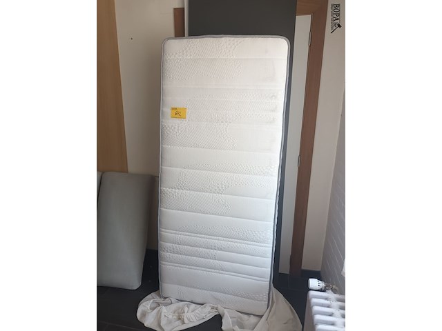 Lot 642 - showroom matras - afbeelding 1 van  2