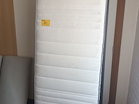 Lot 642 - showroom matras
