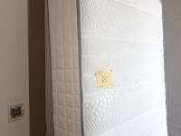 Lot 642 - showroom matras - afbeelding 2 van  2