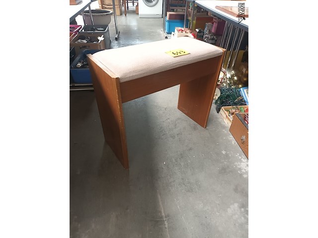 Lot 643 - pianobankje - afbeelding 1 van  3