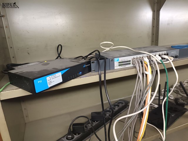 Lot 644 - server pc en toebehoren - afbeelding 3 van  7