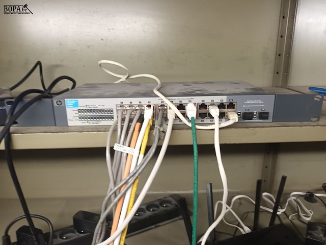Lot 644 - server pc en toebehoren - afbeelding 4 van  7