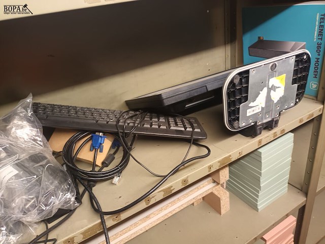 Lot 644 - server pc en toebehoren - afbeelding 6 van  7
