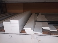 Lot 646 - metalen profielen en melamine latten - afbeelding 4 van  4