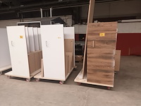 Lot 649 - transportkar met inhoud. 3 stuks