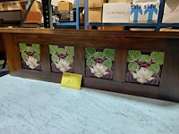 Lot 65 - antiek meubel commode met keramische tegels en marmeren blad - afbeelding 2 van  5