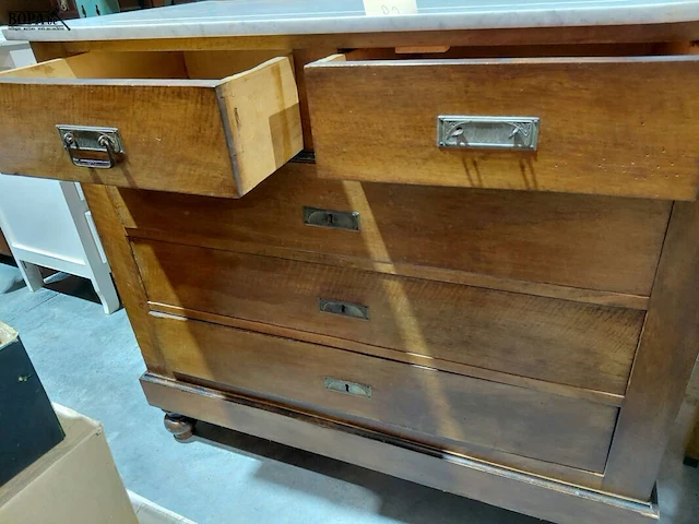Lot 65 - antiek meubel commode met keramische tegels en marmeren blad - afbeelding 3 van  5