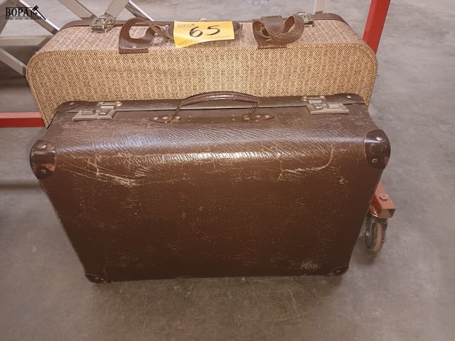 Lot 65 - antieke reiskoffer. 2 stuks - afbeelding 2 van  4