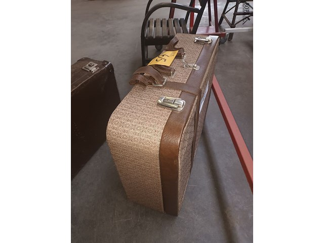 Lot 65 - antieke reiskoffer. 2 stuks - afbeelding 3 van  4