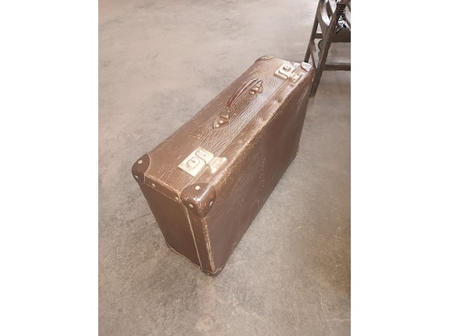 Lot 65 - antieke reiskoffer. 2 stuks - afbeelding 4 van  4