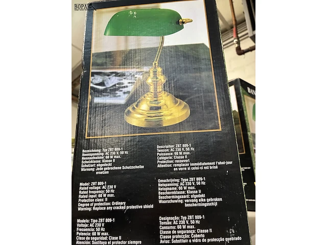 Lot 65 - banker's lamp - afbeelding 2 van  2