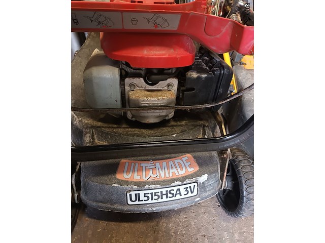 Lot 65 - benzine grasmaaier ultimade - afbeelding 2 van  4