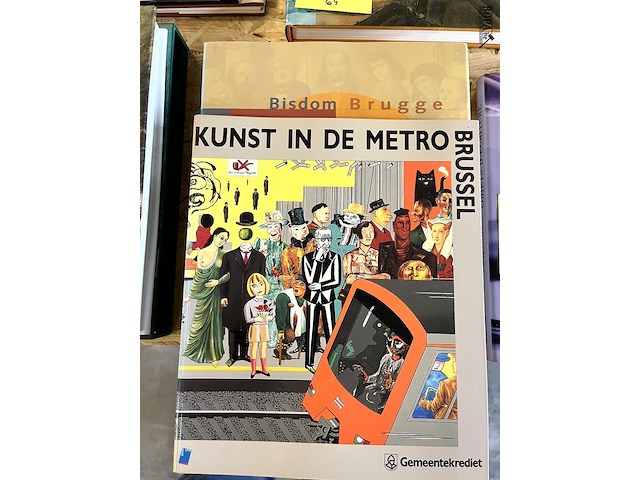 Lot 65 - bisdom brugge +kunst inn de metro brussel +esthetische spieg - afbeelding 1 van  11
