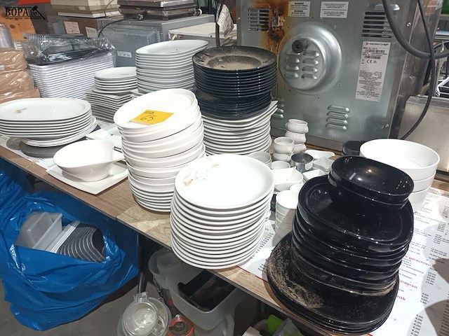 Lot 65 - borden en kommetjes - afbeelding 1 van  5