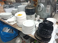 Lot 65 - borden en kommetjes - afbeelding 1 van  5