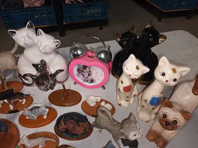 Lot 65 - decoratie met poezen - afbeelding 4 van  6