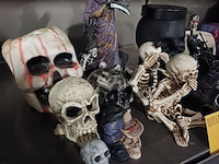 Lot 65 - decoratie met schedels. 15 stuks - afbeelding 2 van  4