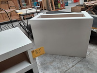 Lot 65 - duo witte nachttafel of bijzettafel - afbeelding 2 van  4