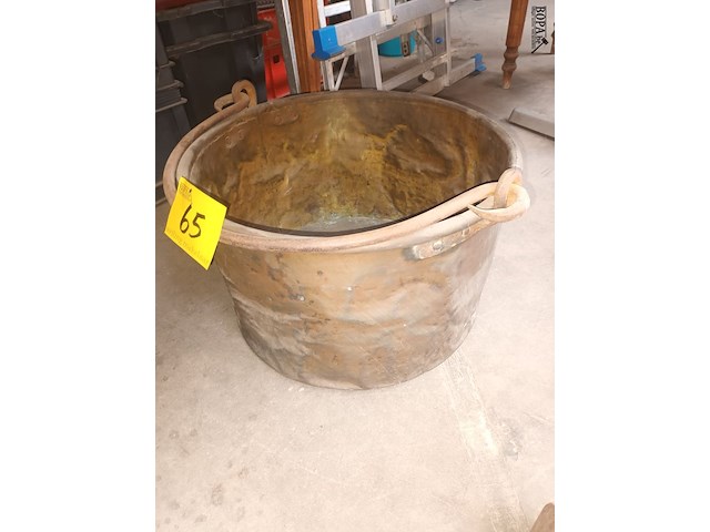 Lot 65 - grote koperen ketel - afbeelding 2 van  3