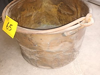 Lot 65 - grote koperen ketel - afbeelding 2 van  3