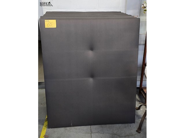 Lot 65 - hoofdborden boxspring muurbevestiging 2 stuks - afbeelding 1 van  2