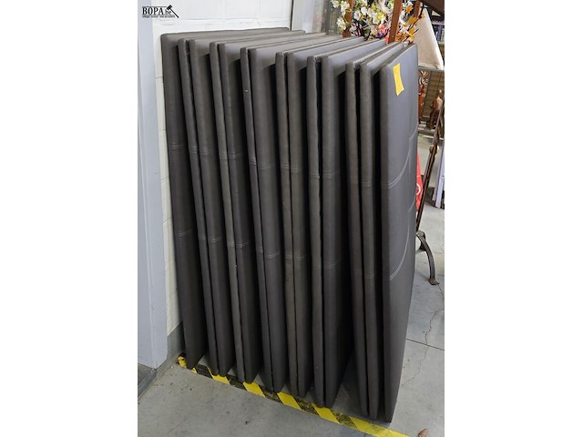 Lot 65 - hoofdborden boxspring muurbevestiging 2 stuks - afbeelding 2 van  2