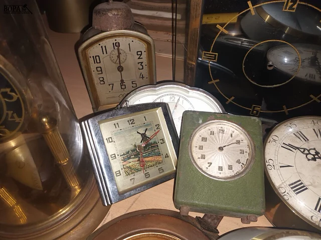Lot 65 - horloges en klokken. 9 stuks - afbeelding 4 van  5