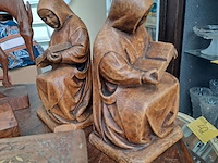 Lot 65 - houten decoratie: kandelaar, antilope met jong, boekensteune - afbeelding 3 van  5