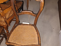 Lot 65 - houten stoel. 2 stuks - afbeelding 1 van  3