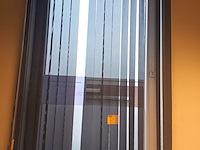 Lot 65 - lamellen gordijn luxaflex - afbeelding 1 van  4