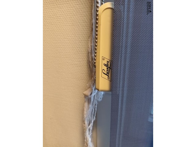 Lot 65 - lamellen gordijn luxaflex - afbeelding 3 van  4