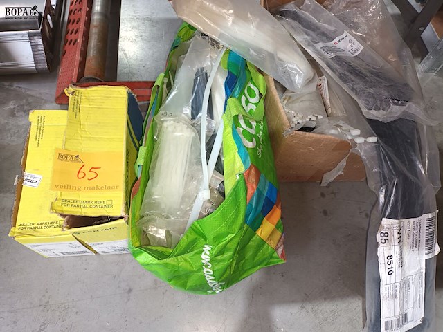 Lot 65 - lot bevestigingsmateriaal - afbeelding 1 van  5