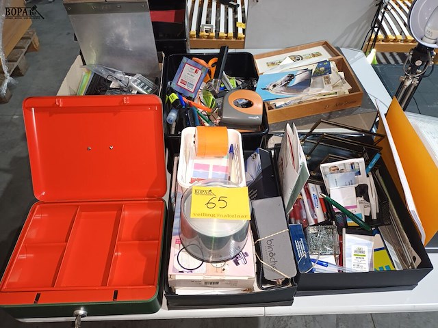 Lot 65 - lot kantoormateriaal - afbeelding 1 van  6