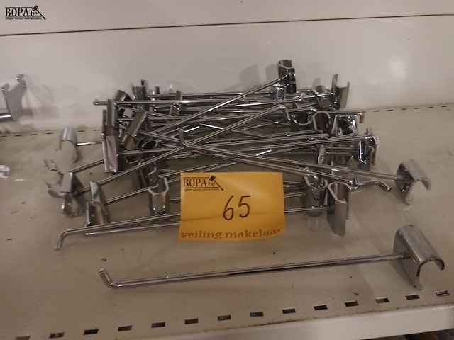 Lot 65 - lot verchroomde haken voor rek - afbeelding 1 van  3