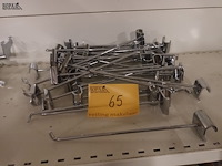 Lot 65 - lot verchroomde haken voor rek - afbeelding 1 van  3