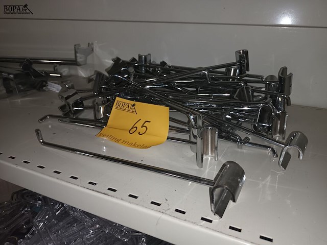 Lot 65 - lot verchroomde haken voor rek - afbeelding 3 van  3