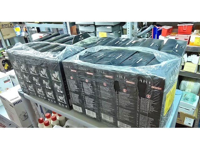 Lot 65 - miele stofzuigzakken 20 dozen - afbeelding 1 van  3