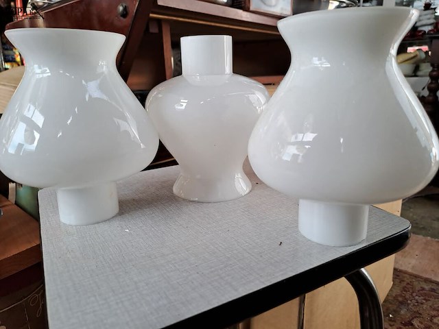 Lot 65 - oude lampenkappen glaswerk - afbeelding 5 van  6