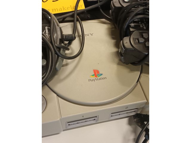 Lot 65 - playstation. 2 stuks - afbeelding 2 van  4