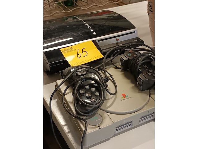 Lot 65 - playstation. 2 stuks - afbeelding 4 van  4