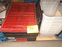 Lot 65 - plooibakken en bakken met deksel - afbeelding 1 van  3
