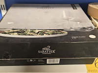 Lot 65 - sabate diner borden en doos met borden schelpmotief - afbeelding 2 van  5