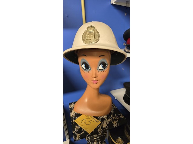 Lot 65 - trinidad 1 kepie (zonder hoofd) - afbeelding 1 van  3