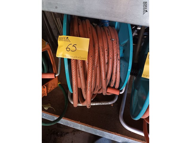Lot 65 - tuinslang gardena op haspel - afbeelding 1 van  2